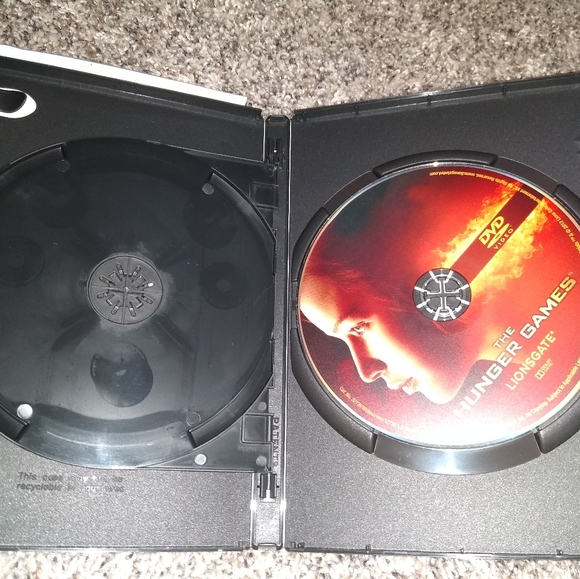 The Hunger Games Movies 1 & 2 DVD Set - Picture 4 of 4